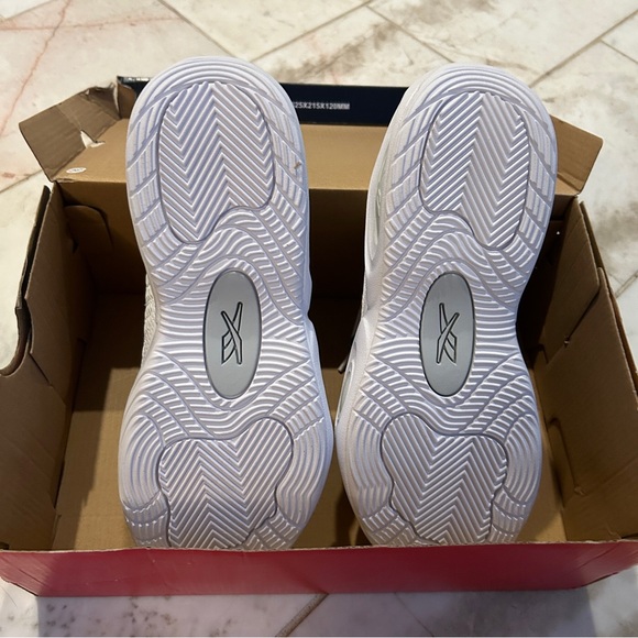 Reebok Unisex-Adult Solution Mid Basketball Shoe, size 7 White / Yellow New - Picture 5 of 6